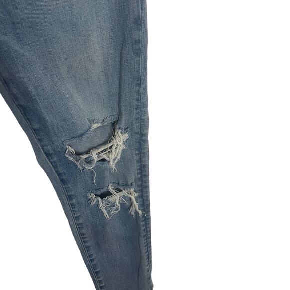American Eagle Women's Size 6 Light Wash Distressed Skinny Jeans - Picture 4 of 11